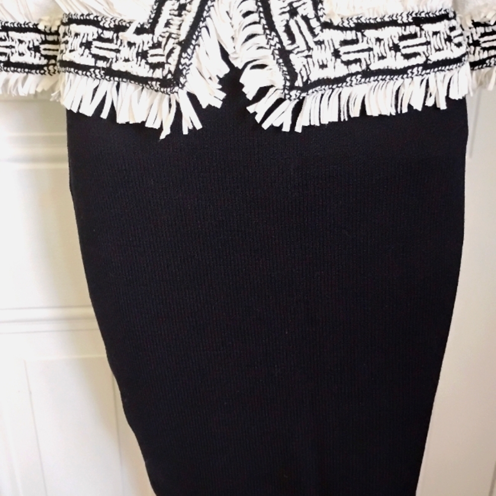 St. John Knit 0 2 4 White Black Boucle Fringe Jacket Santana Knit Skirt Set Suit - Picture 8 of 12